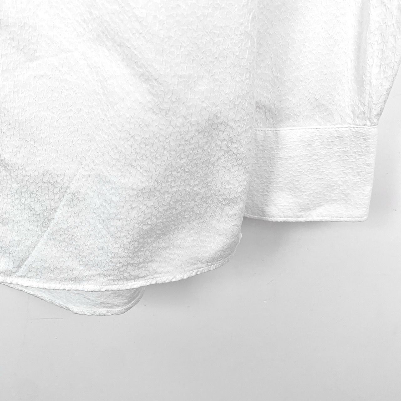Louis Vuitton Louis Vuitton White Textured Long Sleeve Button-Up Shirt XS Size XS / US 0-2 / IT 36-38 - 4 Thumbnail