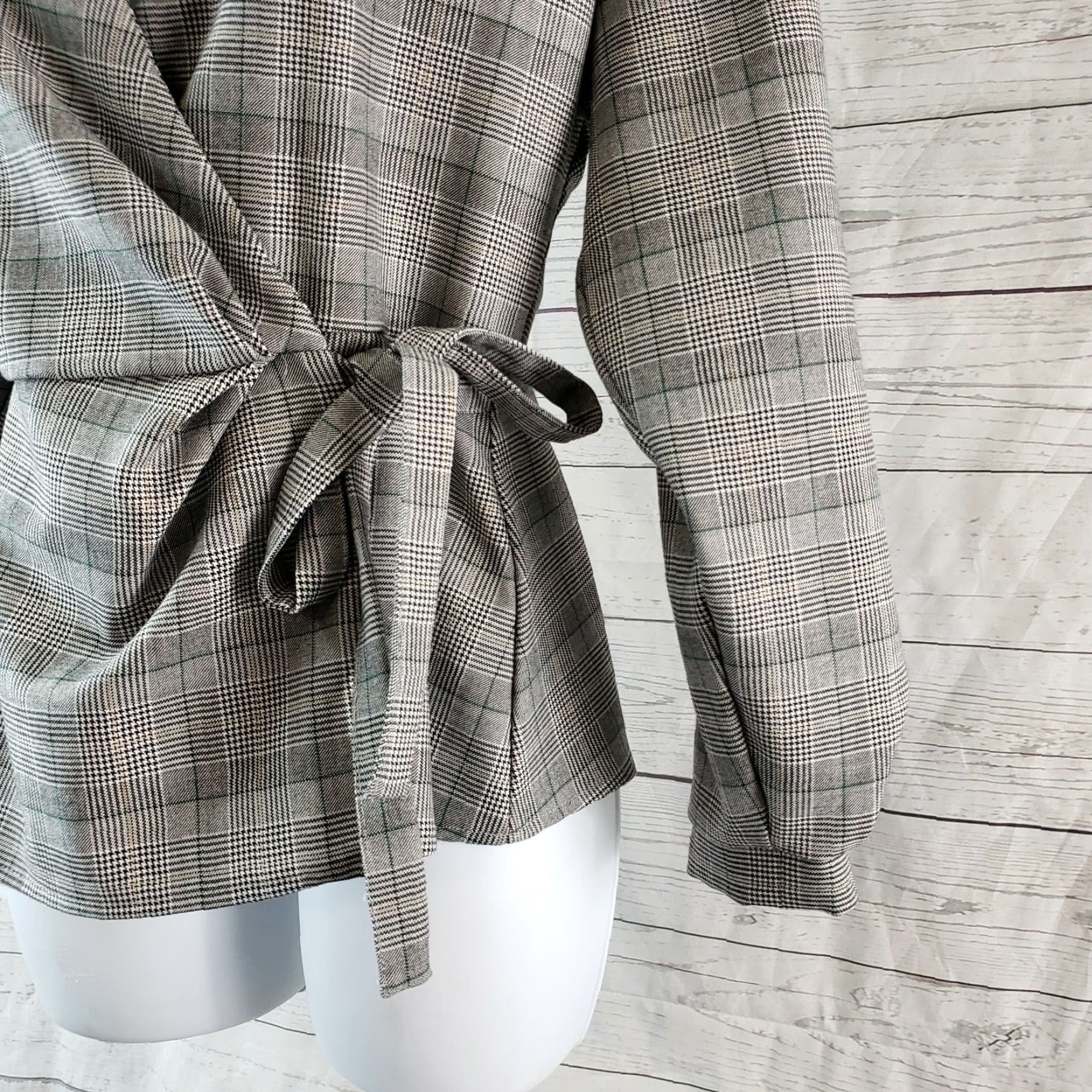 Zara VINTAGE Zara Womens Wrap Top XS Gray Plaid Long Sleeve V-Neck Blouse Womens Size XS / US 0-2 / IT 36-38 - 3 Thumbnail