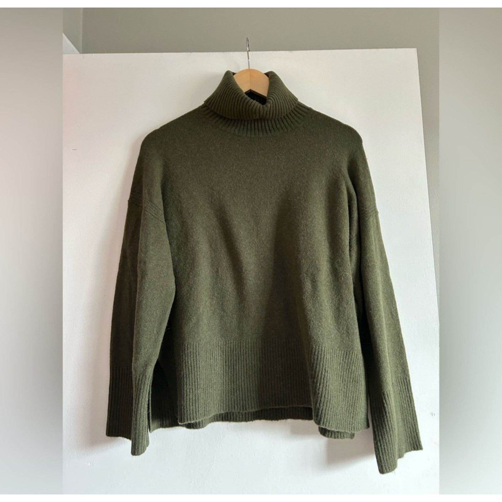 J.Crew J Crew Sweater Green Knit Turtle Neck Merino Wool Alpaca M Size M / US 6-8 / IT 42-44 - 2 Thumbnail