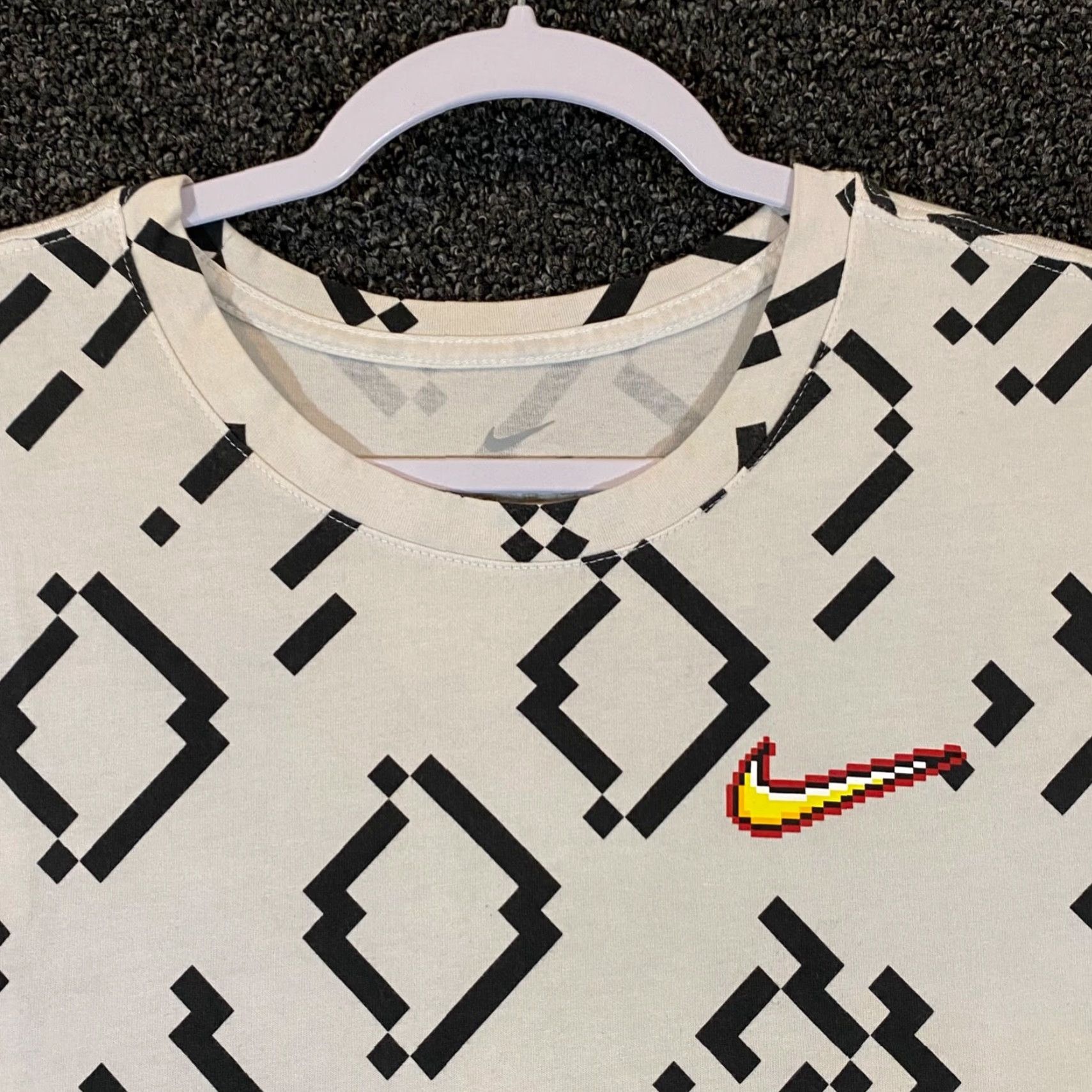 Nike VINTAGE Nike Shirt Mens 2XL White Black The Nike Tee Hoops Athletic Workout Basketball Size US XXL / EU 58 / 5 - 2 Thumbnail