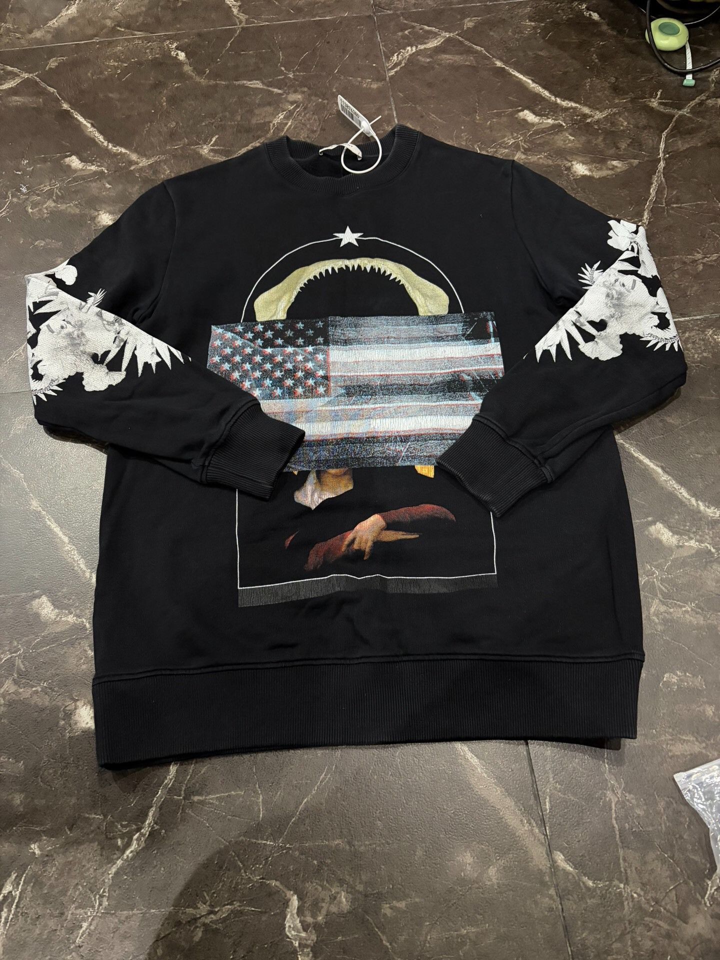 Givenchy Givenchy Shark Flag Crewneck Sweatshirt Size US XS / EU 42 / 0 - 1 Thumbnail