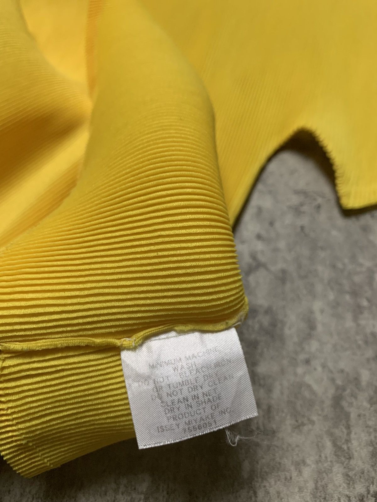 Pleats Please Issey Miyake Pleats Please Issey Miyake Pleated Polo Shirt Size S / US 4 / IT 40 - 6 Thumbnail