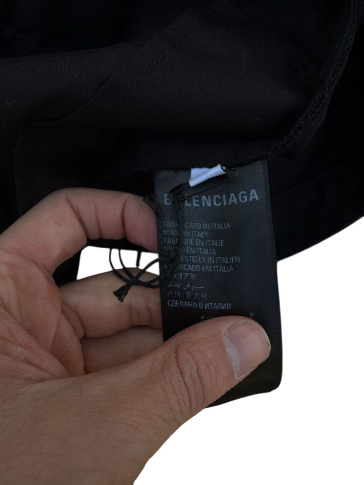 Balenciaga Balenciaga distressed trousers Size US 30 / EU 46 - 12 Thumbnail