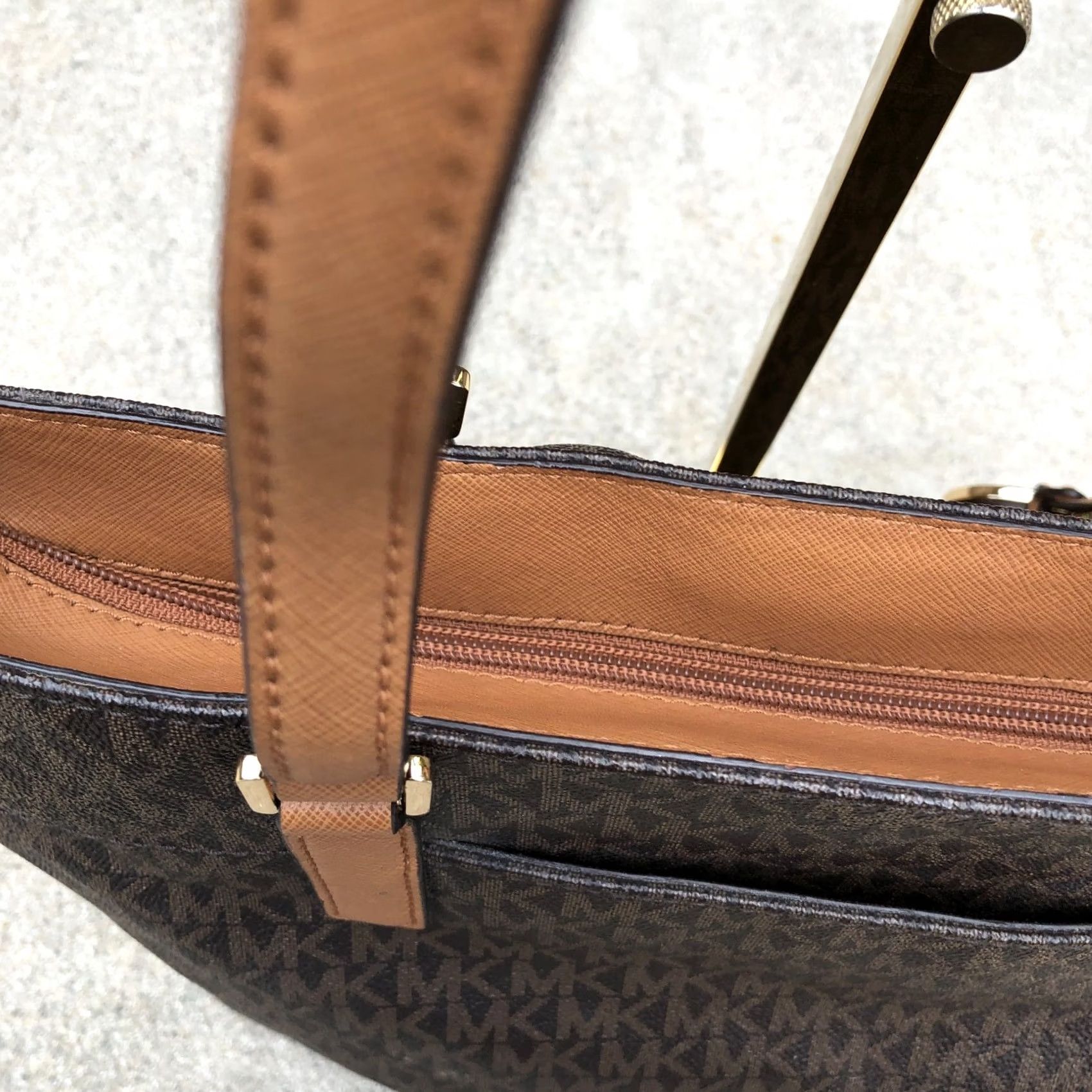 Michael Kors MICHAEL KORS Morgan Tote Shoulder Bag Purse Monogram Signature Saffiano NWT Brown Leather Women Large ZIP Bag Morgan Tote Women Brown NWT Size ONE SIZE - 6 Thumbnail