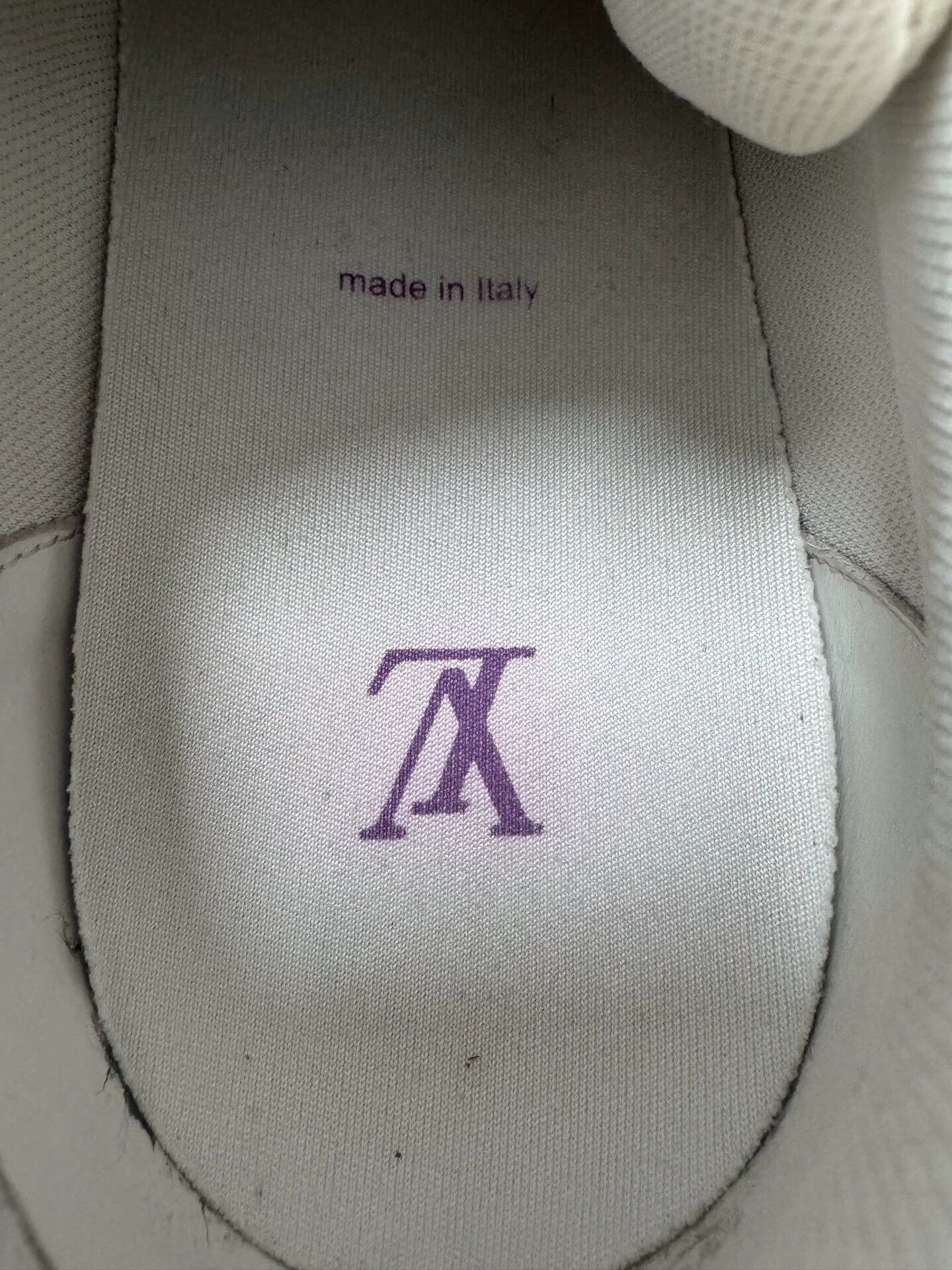Louis Vuitton Louis Vuitton (LV) men's white and purple trainer sneakers Size US 11 / EU 44 - 7 Thumbnail