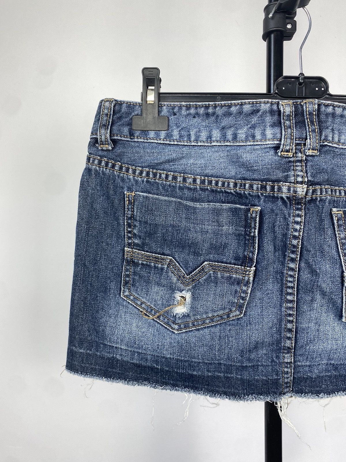 Guess × If Six Was Nine × Vintage MINI DENIM SKIRT JAPANESE STYLE 2000s Size 34" / US 12 / IT 48 - 7 Thumbnail