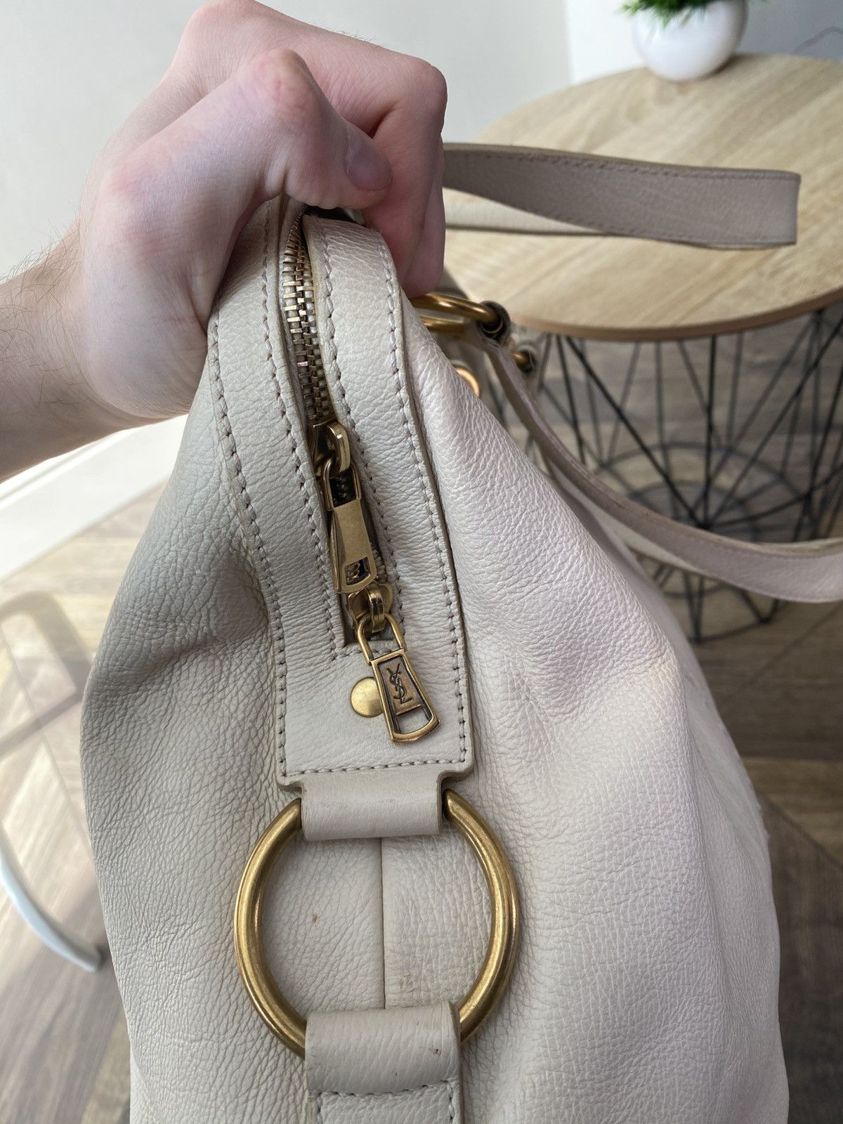 Yves Saint Laurent Vintage Yves Saint Laurent Cream Leather "Large Muse" Bag Size ONE SIZE - 17 Thumbnail
