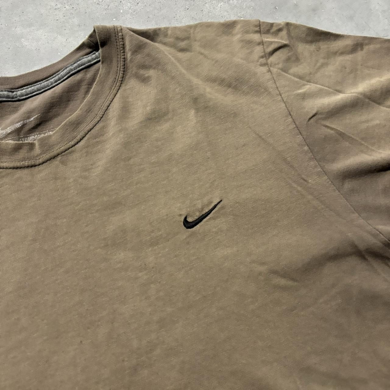 Nike × Vintage Crazy Vintage Y2K/2000s Faded Brown Nike Swoosh Skater Essential Tee! Size US L / EU 52-54 / 3 - 3 Thumbnail