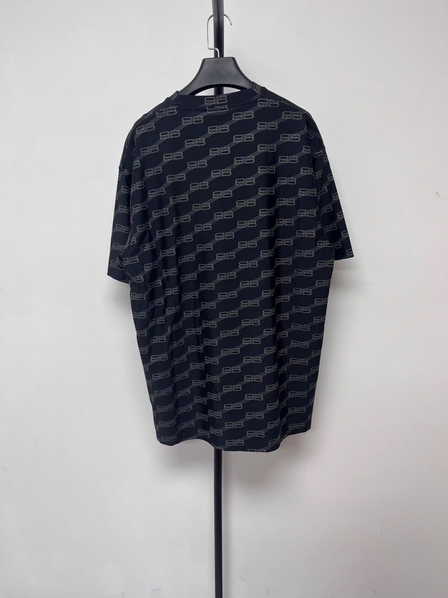 Balenciaga Balenciaga All Over Print Oversized Men's Black T-Shirt Size US XS / EU 42 / 0 - 2 Thumbnail