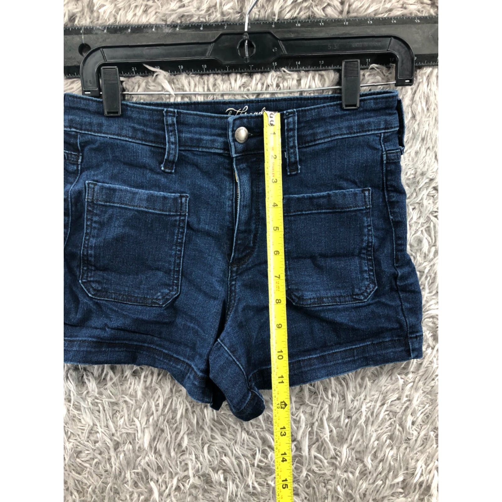 Vintage Universal Thread Hi Rise Midi Shorts Womens Size 4 Medium Wash Blue Denim 5-Pocket Regular Fit Boyfriend Style Womens Shoes? Size 27" / US 4 / IT 40 - 3 Thumbnail