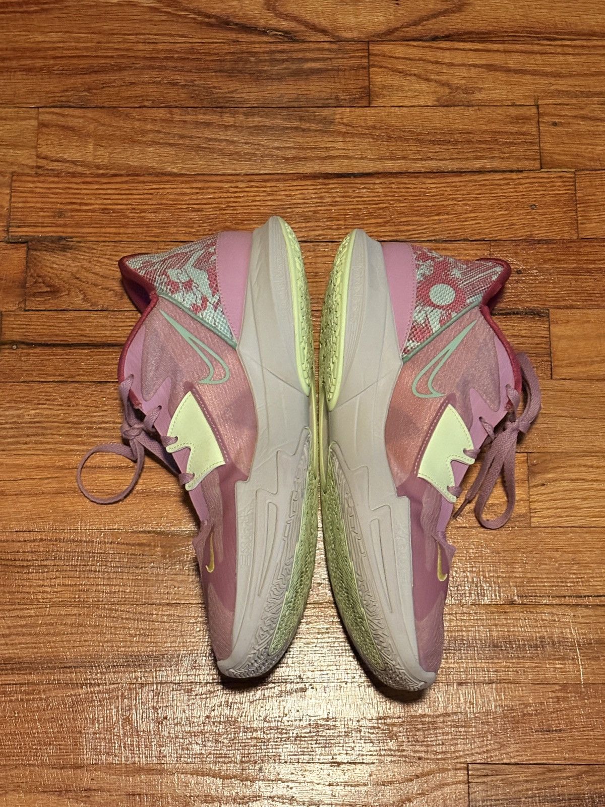 Nike Kyrie 5 low orchid Size US 15 / EU 48 - 3 Thumbnail