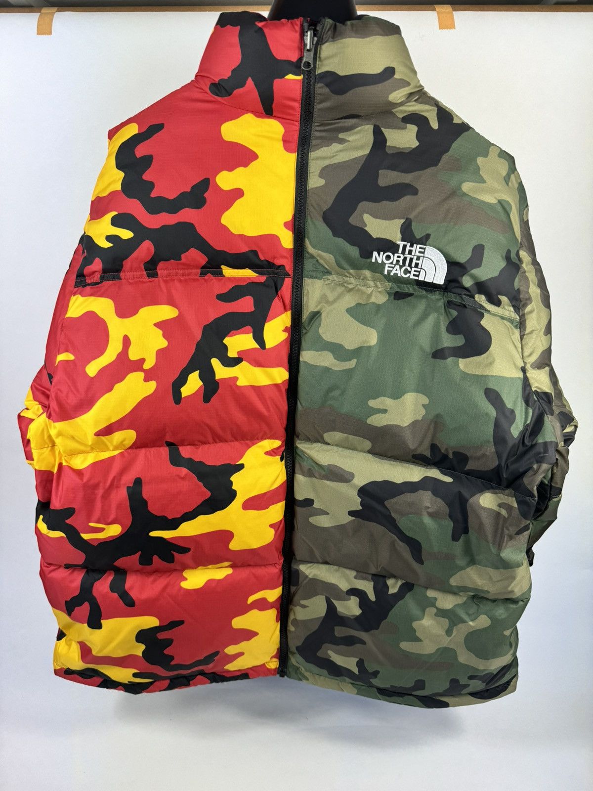 Supreme × The North Face ZIP SPLIT CAMO PUFFER JACKET Size US XL / EU 56 / 4 - 2 Thumbnail