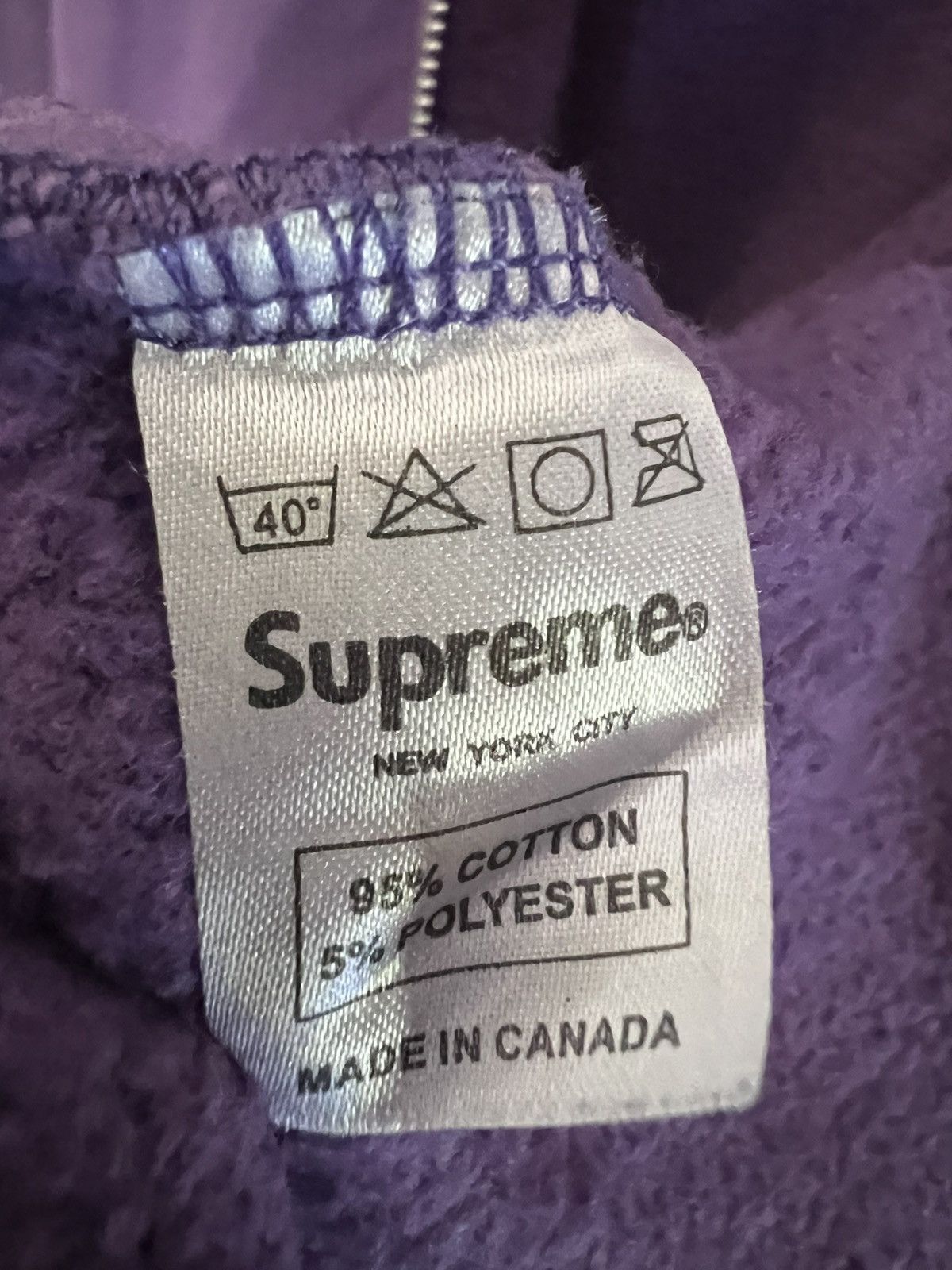 Supreme 🔥 Supreme Hoodie – Iconic Small Logo, Streetwear Essential! Size US L / EU 52-54 / 3 - 5 Thumbnail