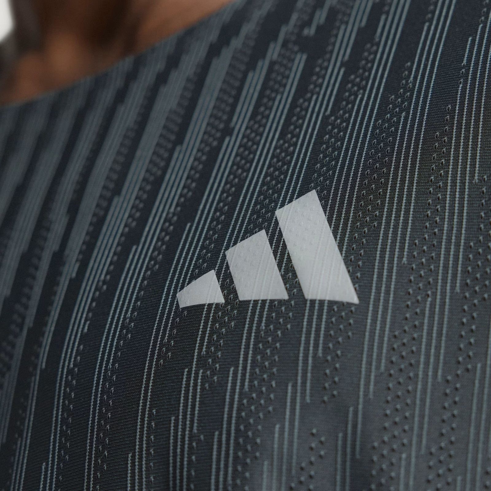 Adidas o1mle0526 Running Short Sleeve T-Shirt in Gray/Black Size US M / EU 48-50 / 2 - 4 Thumbnail