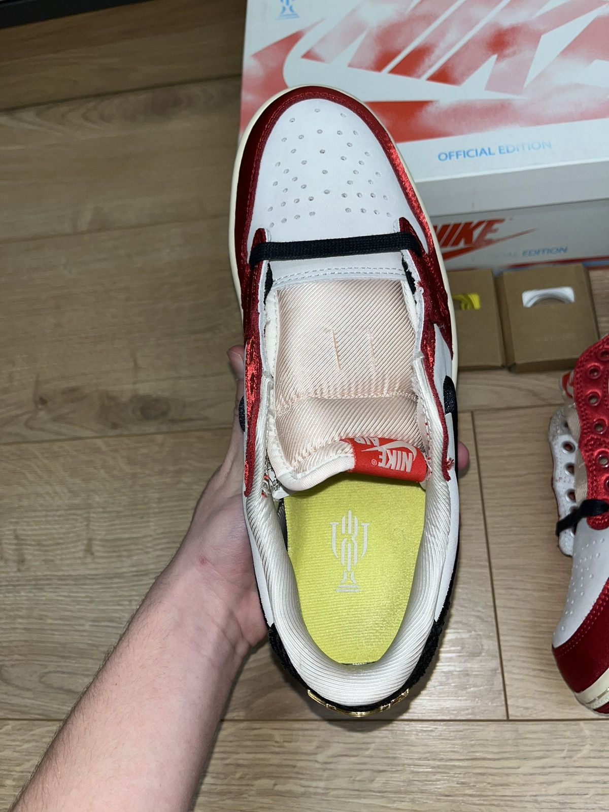 Nike Jordan 1 low og trophy room sp Size US 7.5 / EU 40-41 - 8 Thumbnail