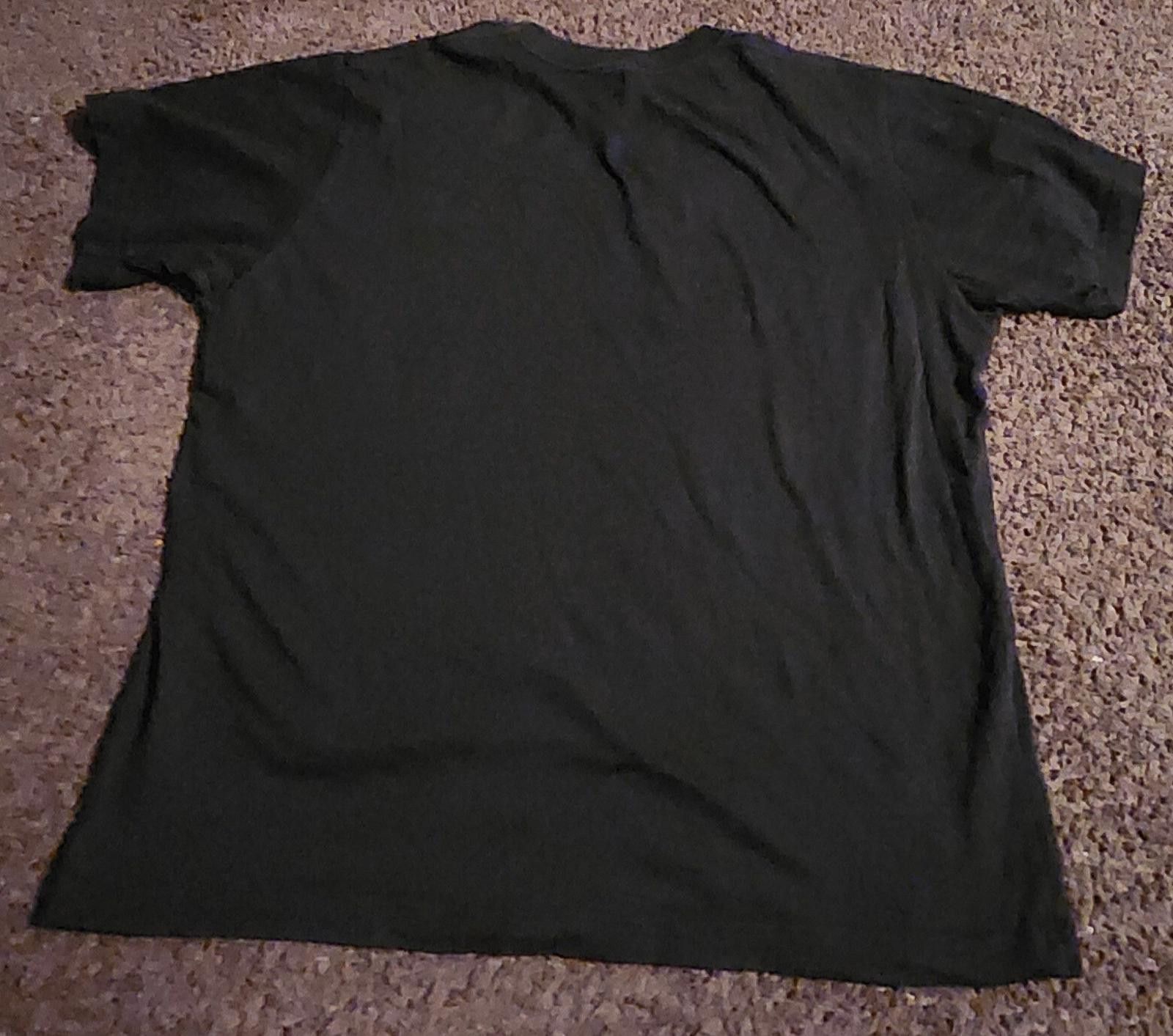 Uniqlo Uniqlo UT Archive Japan Shirt Anime Attack on Titan Size M Size US M / EU 48-50 / 2 - 2 Thumbnail