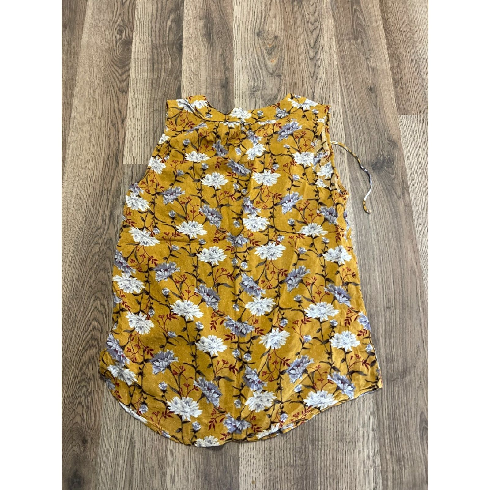 Old Navy Old Navy Shirt Women's XS Sleeveless Floral V-Neck T-Shirt Yellow Red White, Casual Size XS / US 0-2 / IT 36-38 - 2 Thumbnail