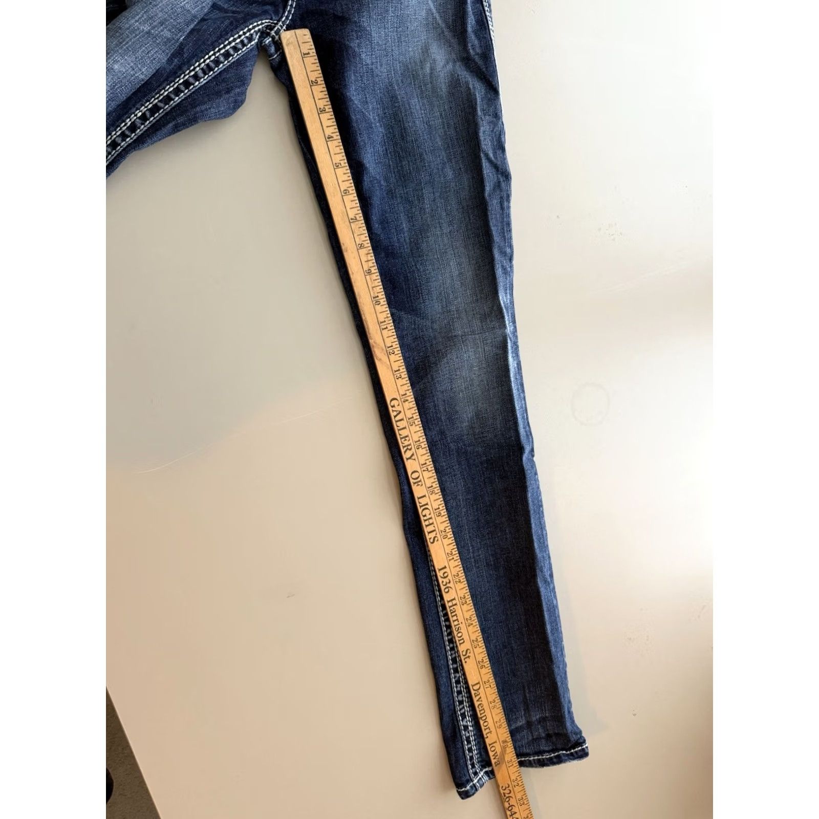 Silver Jeans Co. Silver Jeans Co Suki Jeans Women’s 26x32 Dark Wash Straight Thick Stitch Western Jeans Women Regular Blue 26xs? Size 26" / US 2 / IT 38 - 8 Thumbnail