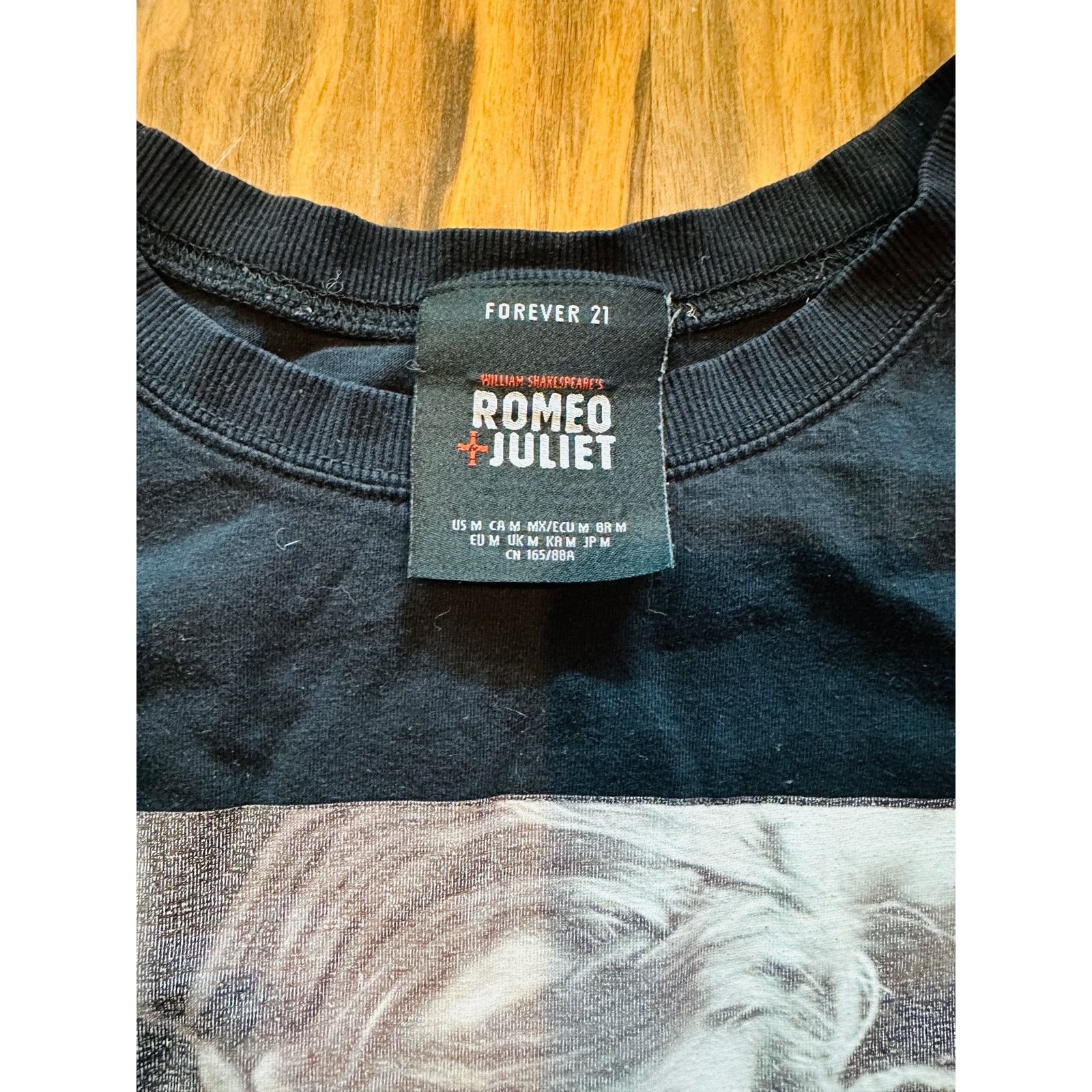 Forever 21 Romeo and Juliet Long sleeve Size X-Large Size US XL / EU 56 / 4 - 2 Thumbnail