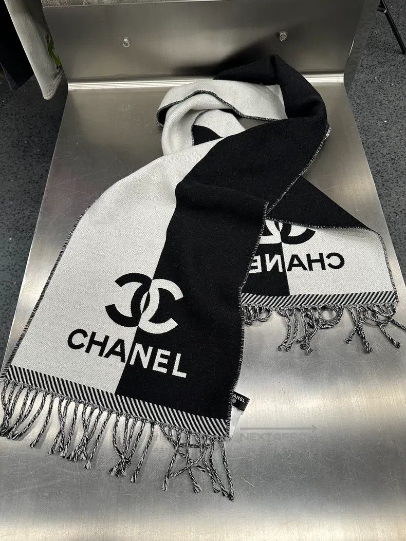 Chanel Chanel Panda Black and White Scarf Size ONE SIZE - 2 Thumbnail