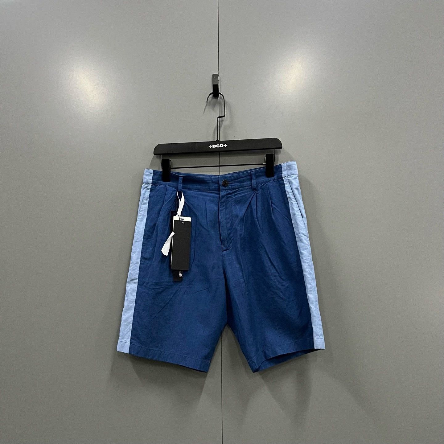 Louis Vuitton Louis Vuitton Multi Shorts 40 Men Size US 40 / EU 56 - 1 Thumbnail