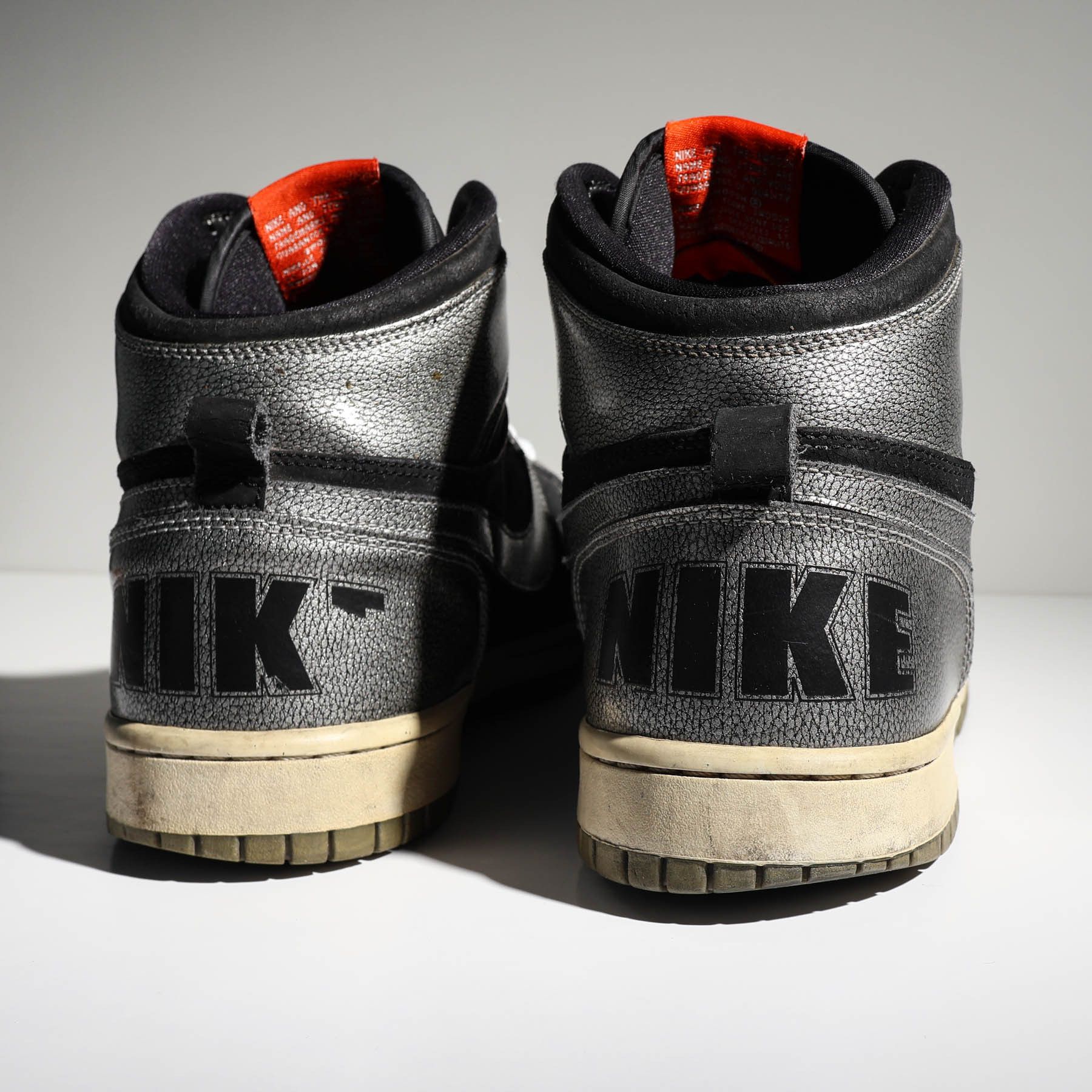 Nike Rare Nike Big Nike Logo Distressed Black Silver Sneaker 2010 Size US 10.5 / EU 43-44 - 7 Thumbnail