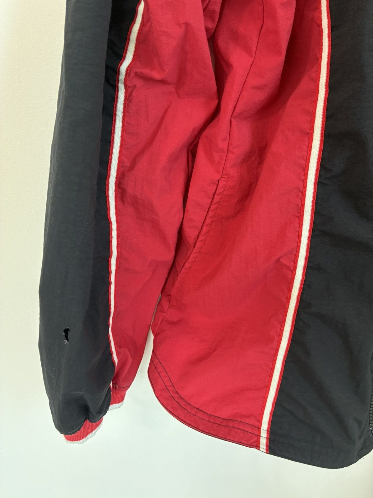 Reebok Vintage Reebok Distressed Wind Breaker Jacket Size US M / EU 48-50 / 2 - 4 Thumbnail