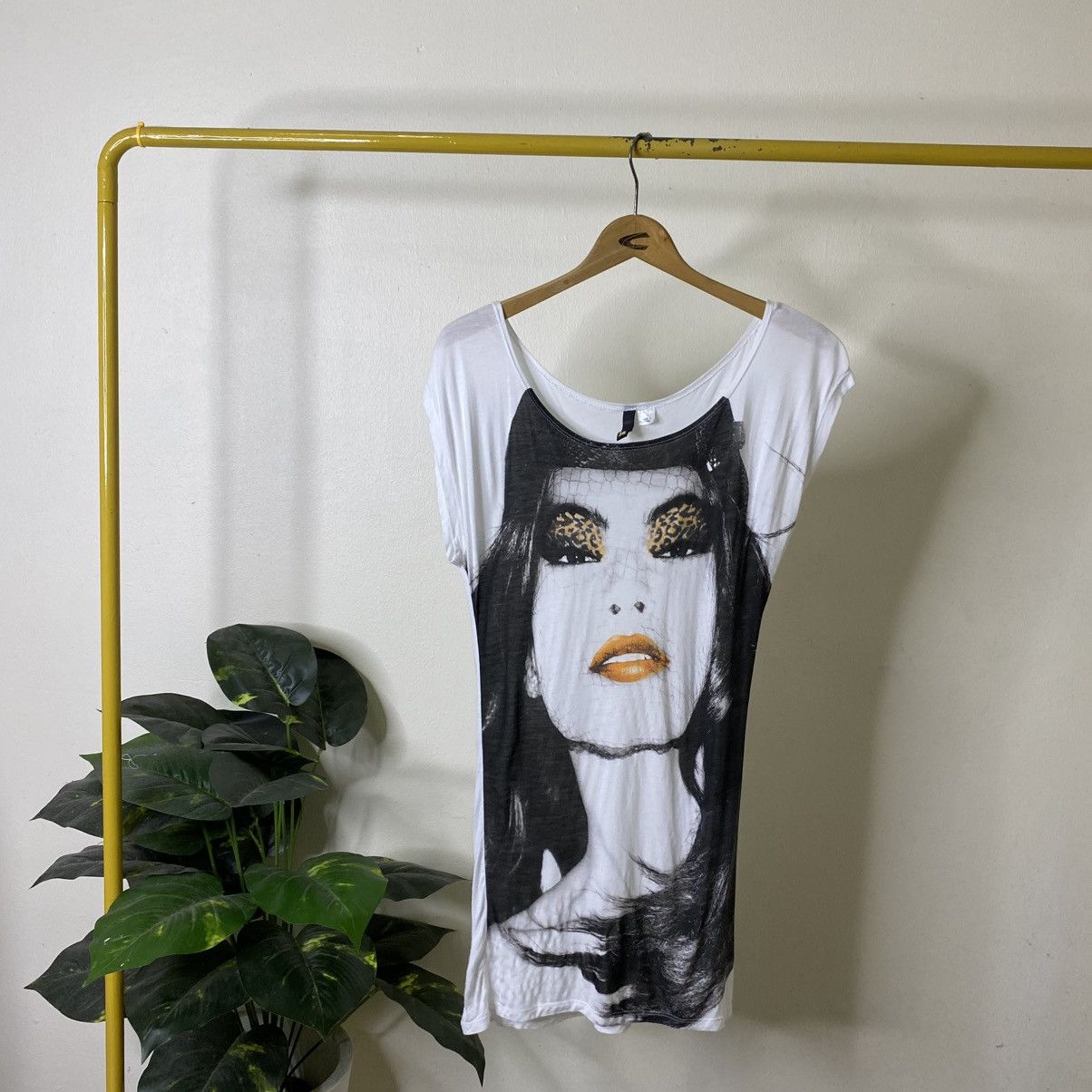 Hysteric Glamour H&M Divided Sexy Graphic Hysterics Glamour Style Women Tee Size XS / US 0-2 / IT 36-38 - 1 Thumbnail