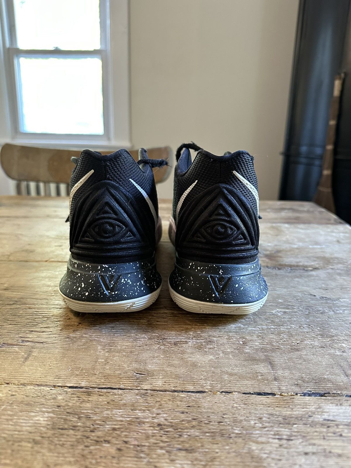 Nike Nike Kyrie 5 ‘Black Magic’ Size US 10 / EU 43 - 5 Thumbnail