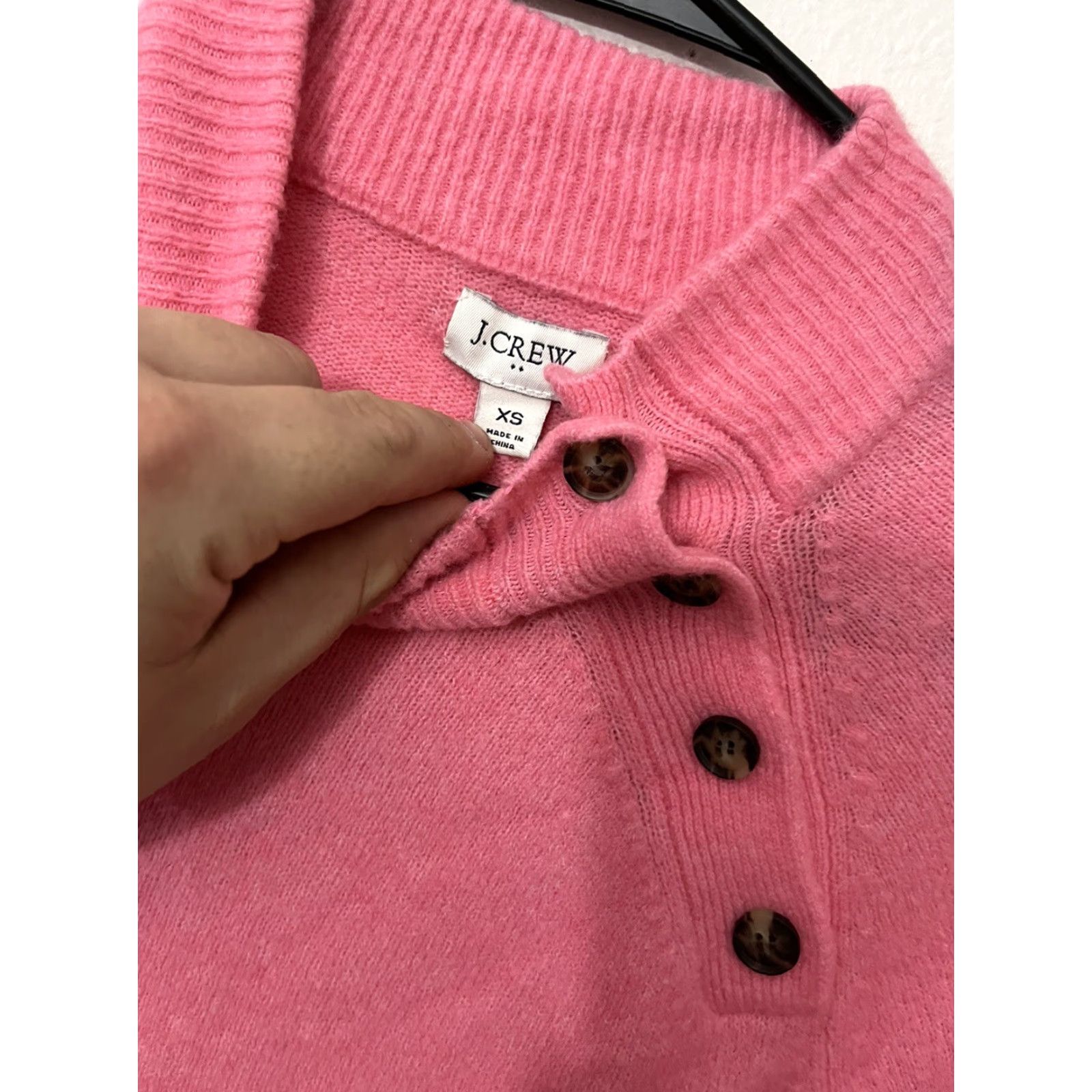 J.Crew J.CREW Solid Womens Pink Mock Neck XS Sweater Button Front Pullover Lightweight Casual BarbiEcore Size XS / US 0-2 / IT 36-38 - 3 Thumbnail