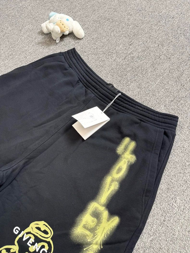 Givenchy Givenchy SizeXL New Style Black Spray Paint Graffiti Logo S Size US 31 - 3 Thumbnail