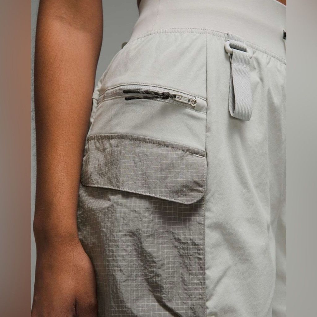 Lululemon Lululemon Athletica Gray Multi Pocket Cargo High-Rise Hiking Size 26" / US 2 / IT 38 - 2 Thumbnail
