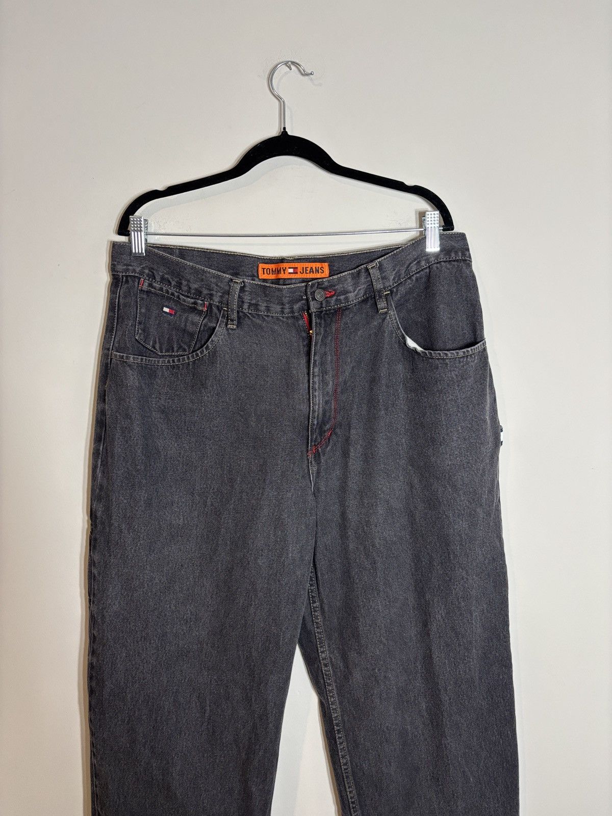 Tommy Hilfiger Vintage Tommy Hilfiger Jeans Black Denim Loose Skater 36x30 Size US 36 / EU 52 - 2 Thumbnail