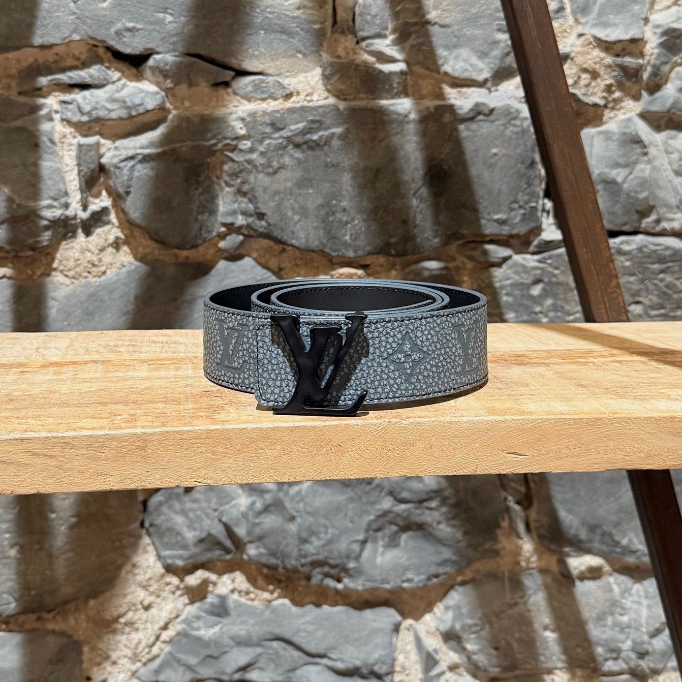 Louis Vuitton Louis Vuitton Taurillon Monogram LV Shape Reversible Belt Size ONE SIZE - 1 Thumbnail
