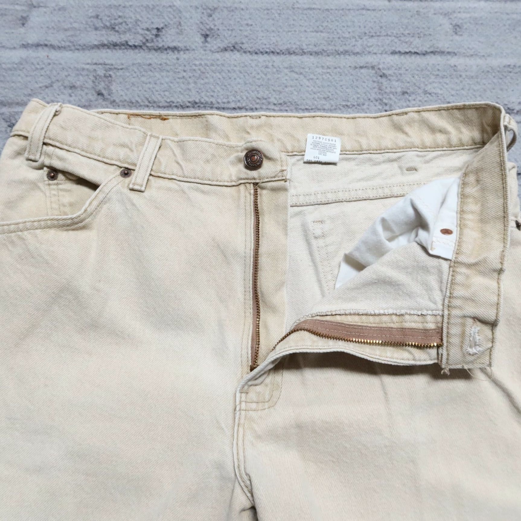 Levi's Vintage Levi's 550 Jeans Mens Tan Size 32 31 Denim Relaxed Fit Tapered Jeans Mens Tan 550 Vintage Levi's Jeans Size US 32 / EU 48 - 3 Thumbnail