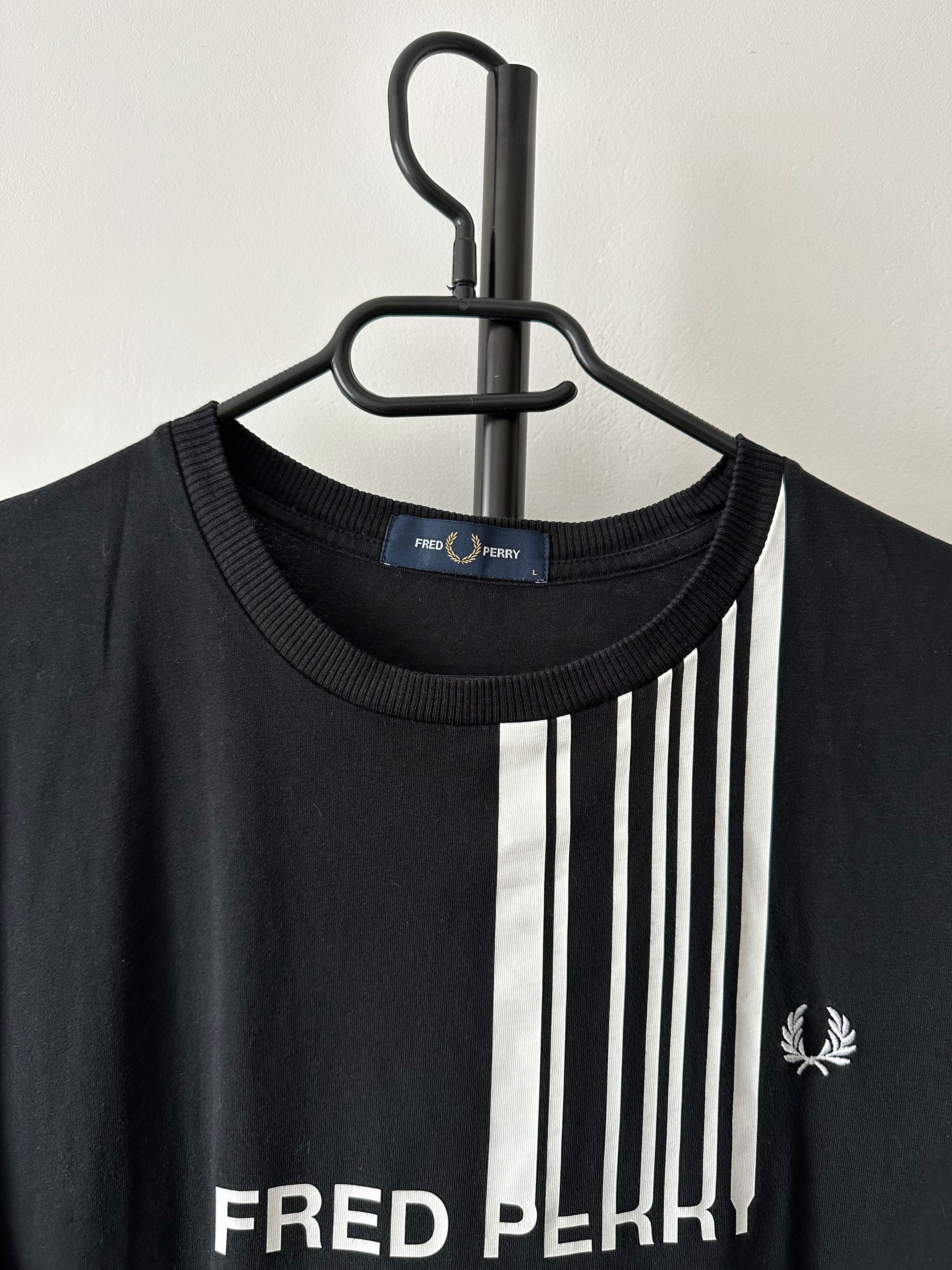 Fred Perry Fred Perry crew neck t-shirt big logo black Size US L / EU 52-54 / 3 - 5 Thumbnail