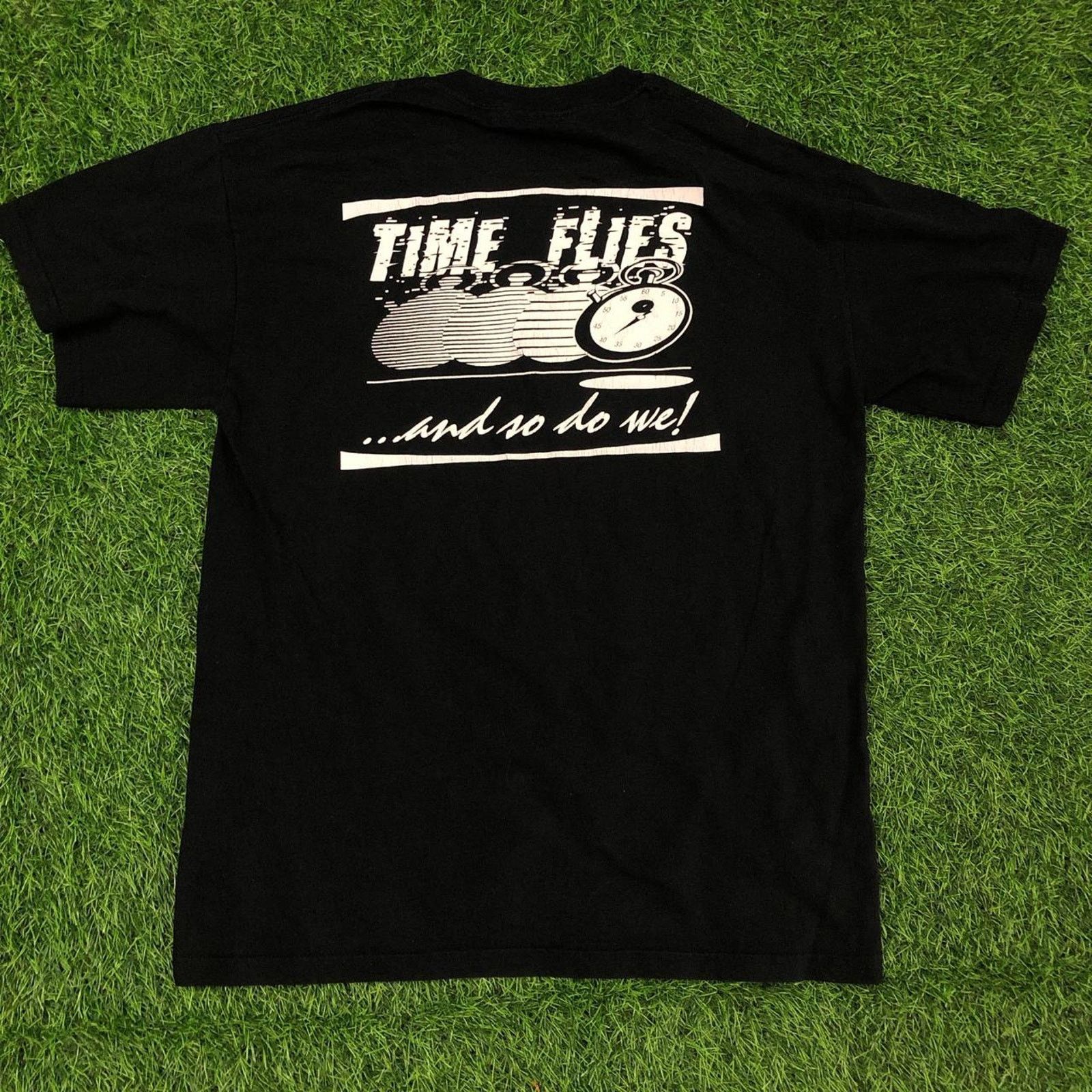 Gildan Men’s Black ‘Tsunami Swimming’ Graphic Tee Size US M / EU 48-50 / 2 - 2 Thumbnail