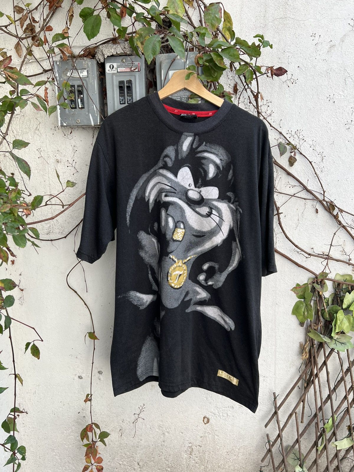 Vintage 90s Looney Tunes Lot29 Tasmanian Devil Hip Hop Parody Tee 