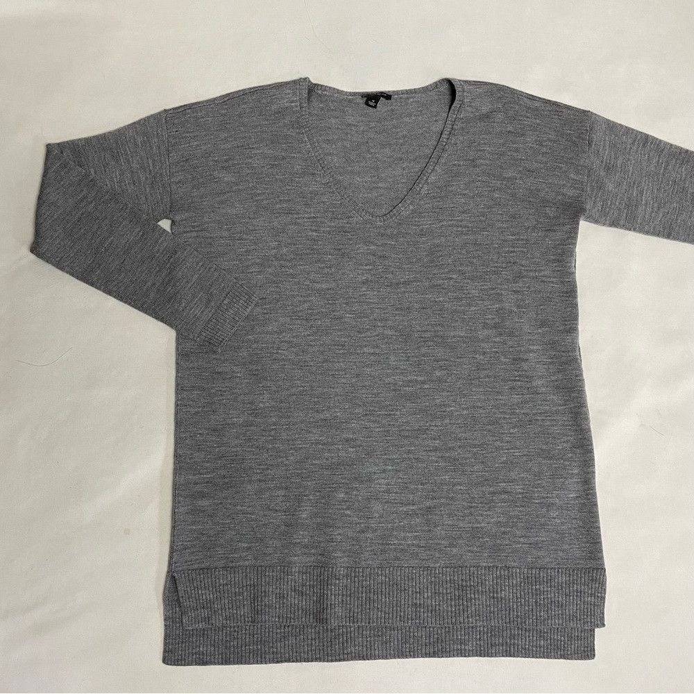 Ann Taylor Ann Taylor Extra Fine Merino Wool V-Neck Grey Tunic Sweater Size M / US 6-8 / IT 42-44 - 6 Thumbnail