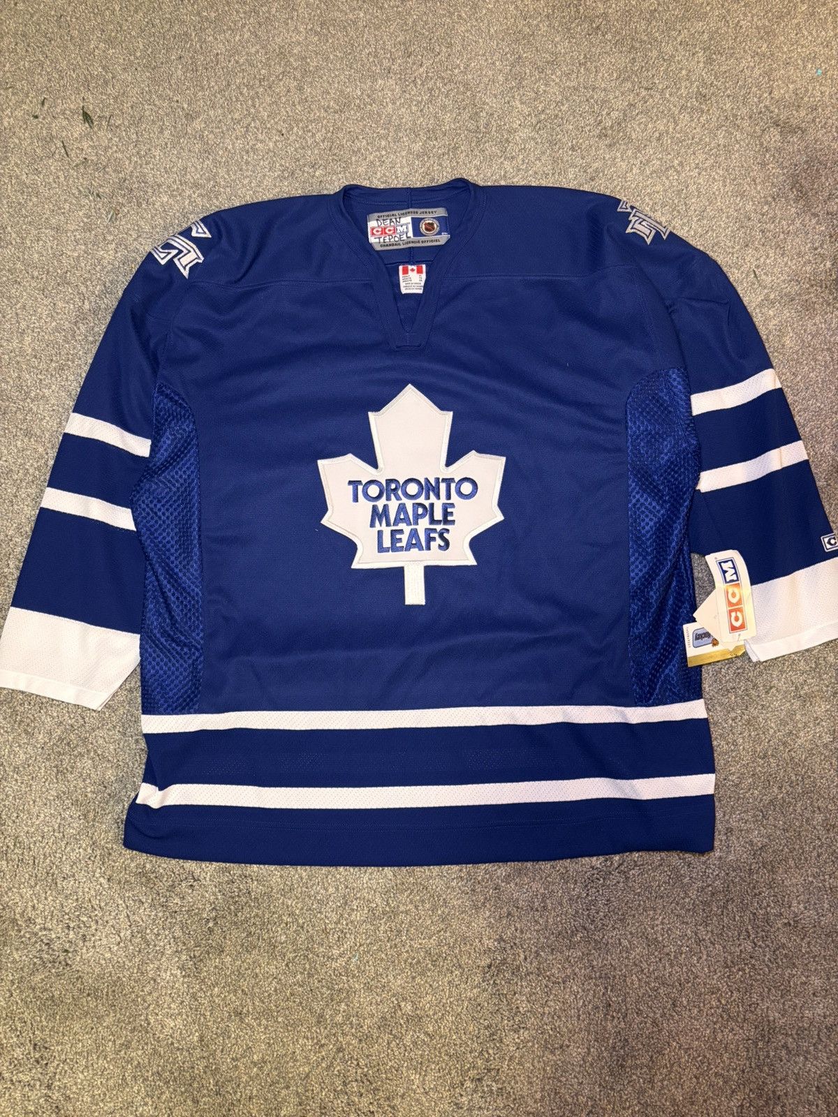 Ccm NWT Vintage Toronto Maple Leafs Team Jersey NHL CCM Mens XL Size US XL / EU 56 / 4 - 1 Thumbnail