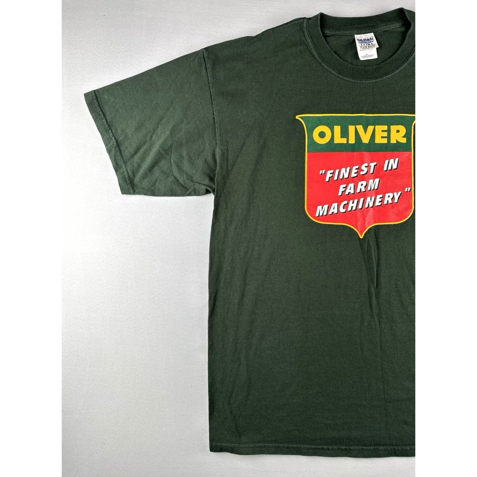 Gildan VINTAGE Gildan Oliver Tractor T-Shirt XL Green Farm Equipment Logo Tee Crew Neck Short Sleeve Mens Regular Cotton 2000s Retro Classic Size US XL / EU 56 / 4 - 2 Thumbnail