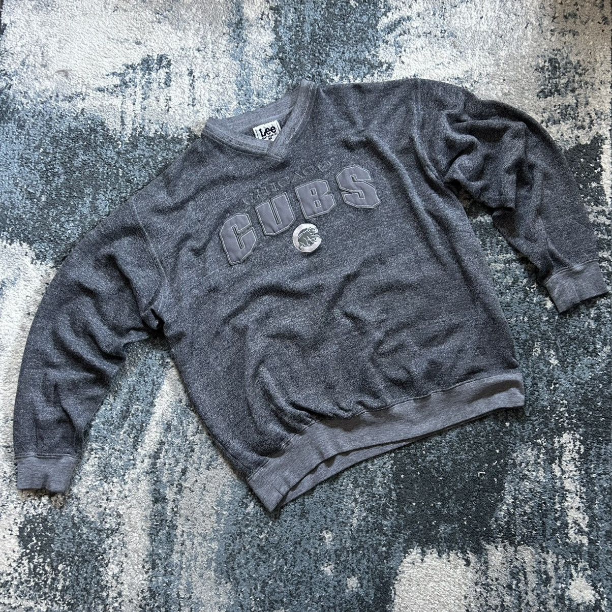 Lee Y2K LEE SPORT CHiCAGO CUBS GREYSCALE BOXY V-NECK SWEATSHiRT Size US L / EU 52-54 / 3 - 7 Thumbnail