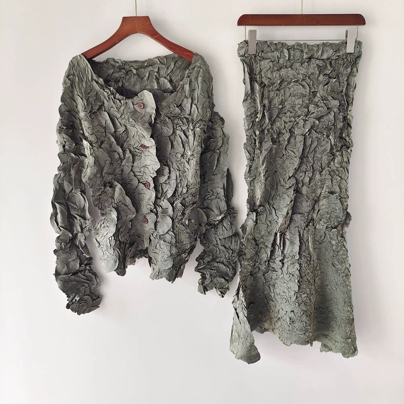 Issey Miyake Issey Miyake Golden-green pleated top Size M / US 6-8 / IT 42-44 - 2 Thumbnail