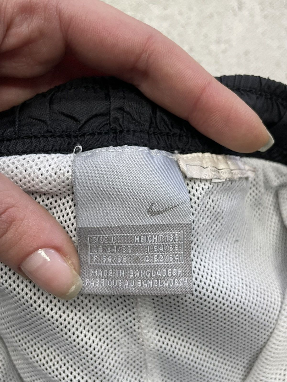 Nike Nike drill nylon pants minimal logo sport streetwear style Size US 34 / EU 50 - 8 Thumbnail