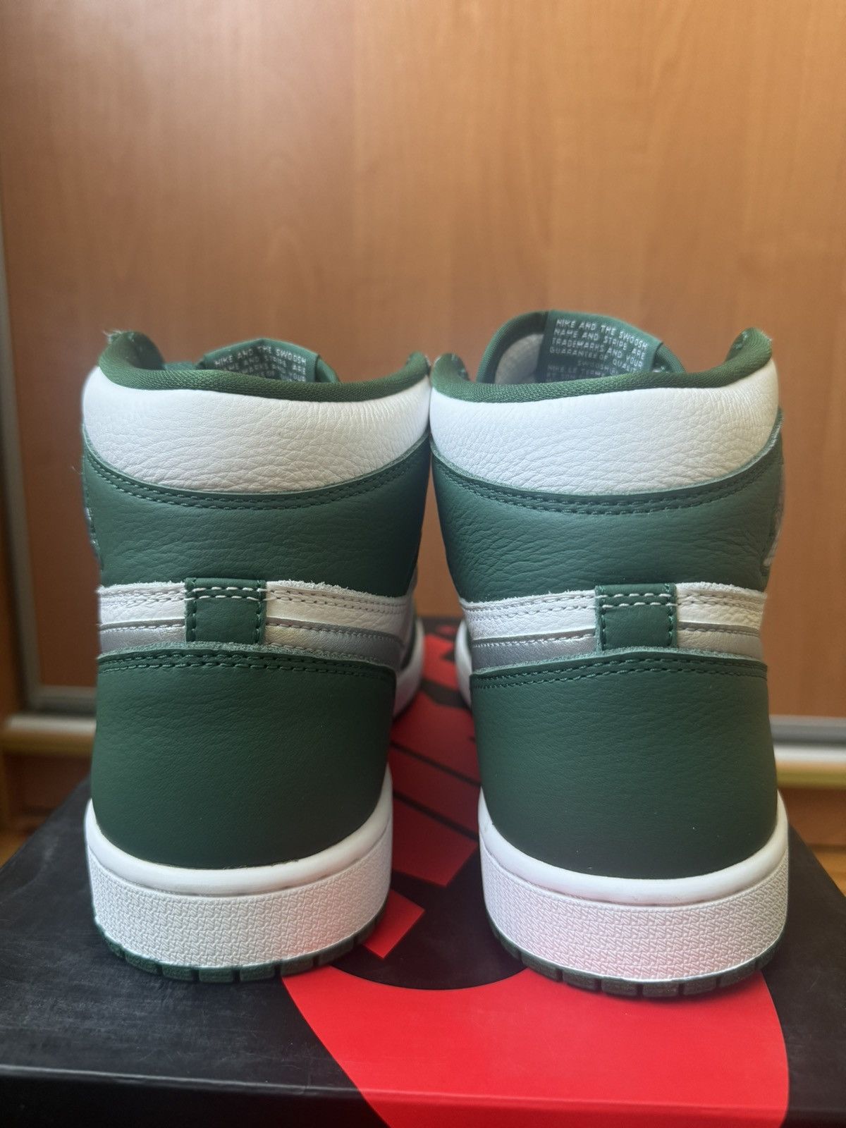 Jordan Brand × Nike New Original Nike Air Jordan 1 Retro High Og DZ5485 303 Size US 9 / EU 42 - 8 Thumbnail
