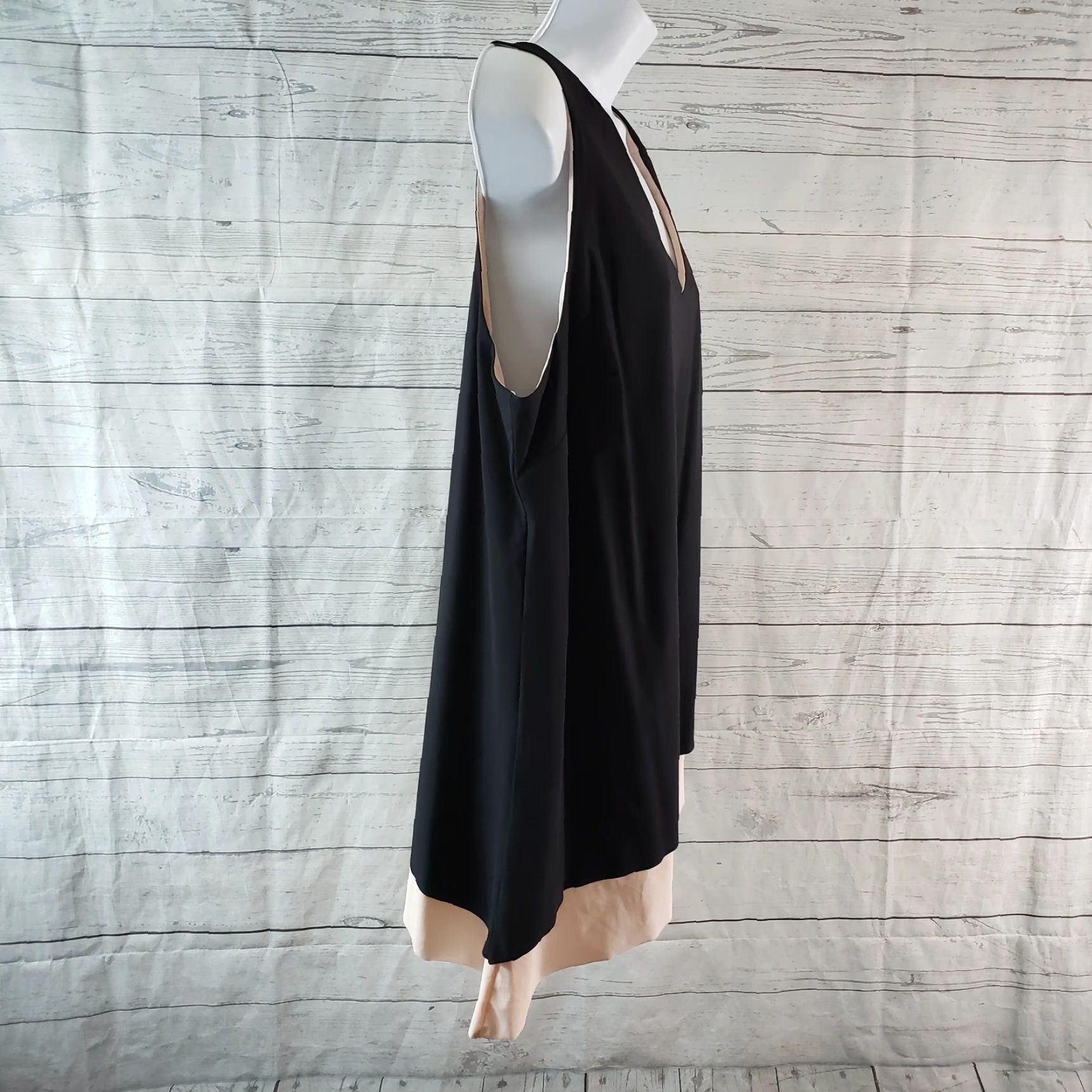 Vintage VINTAGE Game by Universal Standard Womens Top Shirt XS? 14/16 Black Asymmetrical Hem Tank V-Neck Pullover 21" Width 26.5" Length Mens? Size XL / US 12-14 / IT 48-50 - 3 Thumbnail
