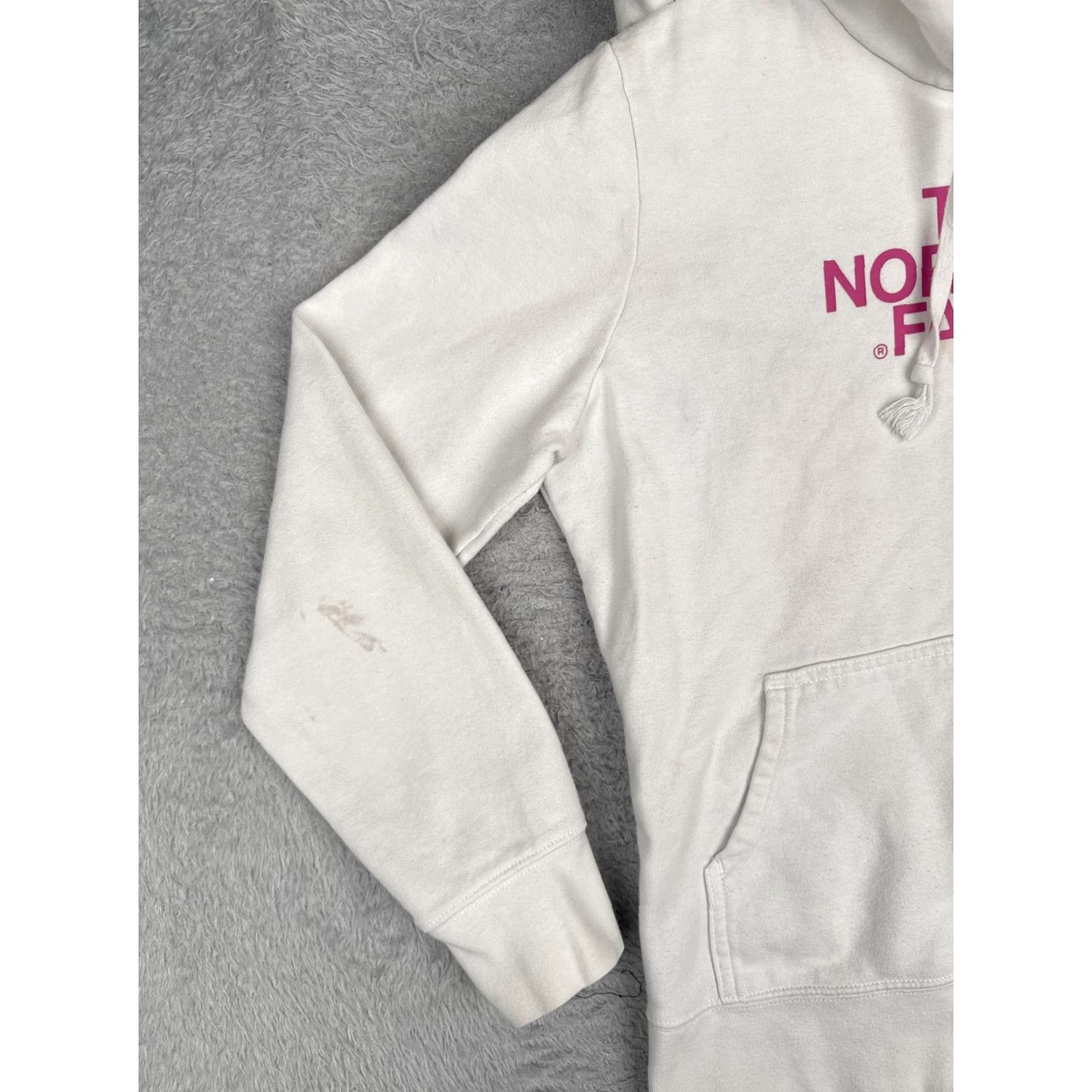 The North Face The North Face Hoodie Sweatshirt Womens M White Pink Ribbon Breast Cancer Logo Kangaroo Pocket Pullover Crew Neck Fleece Casual Size M / US 6-8 / IT 42-44 - 3 Thumbnail
