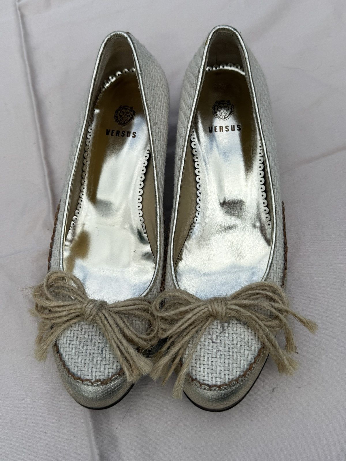 Versace Versus Versace Beige White Knitted Lion Logo Slip-On Flats Size US 9 / IT 39 - 2 Thumbnail