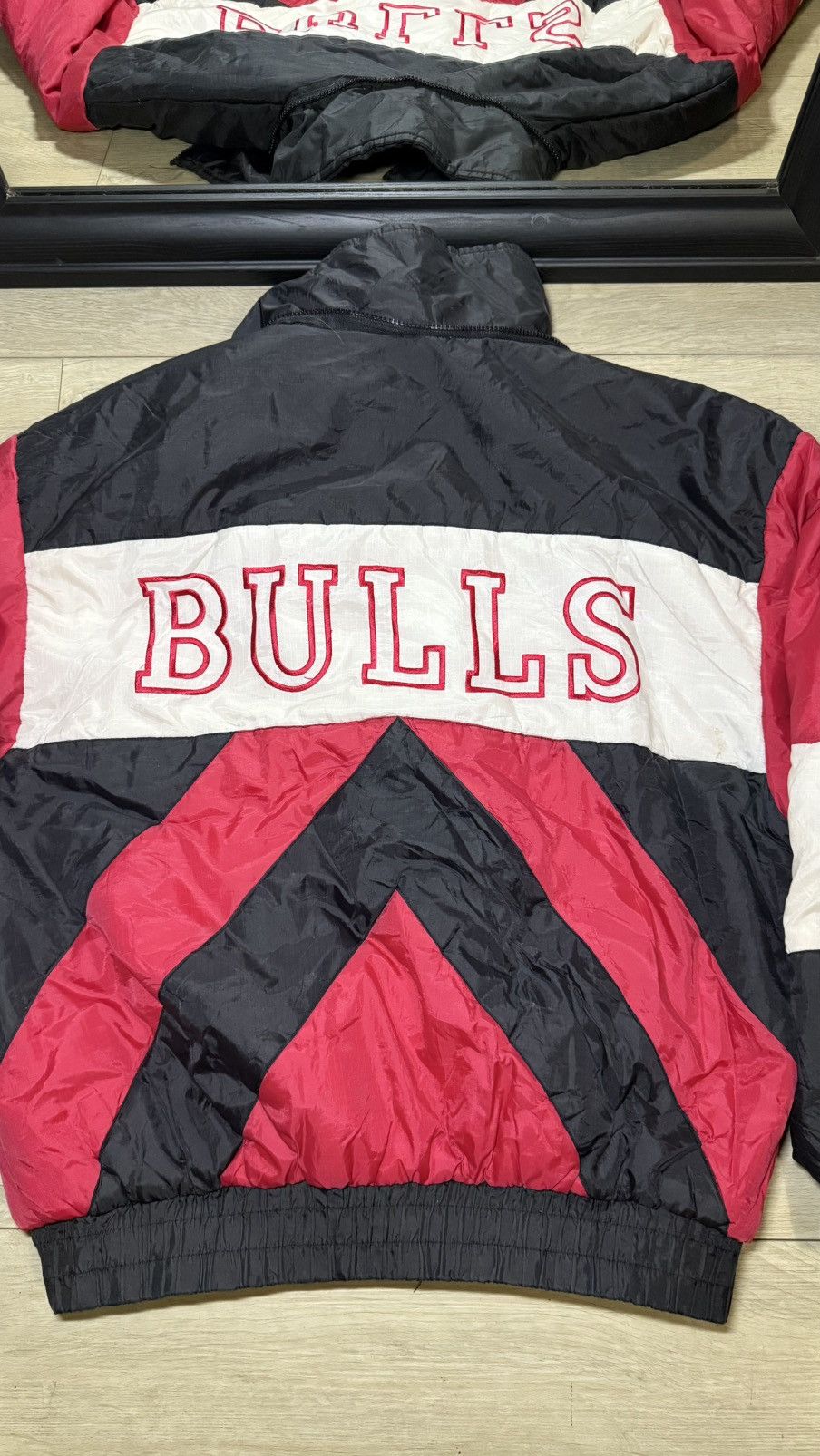 Vintage 1990s Chicago Bulls Pro Player Zip Up Windbreaker
