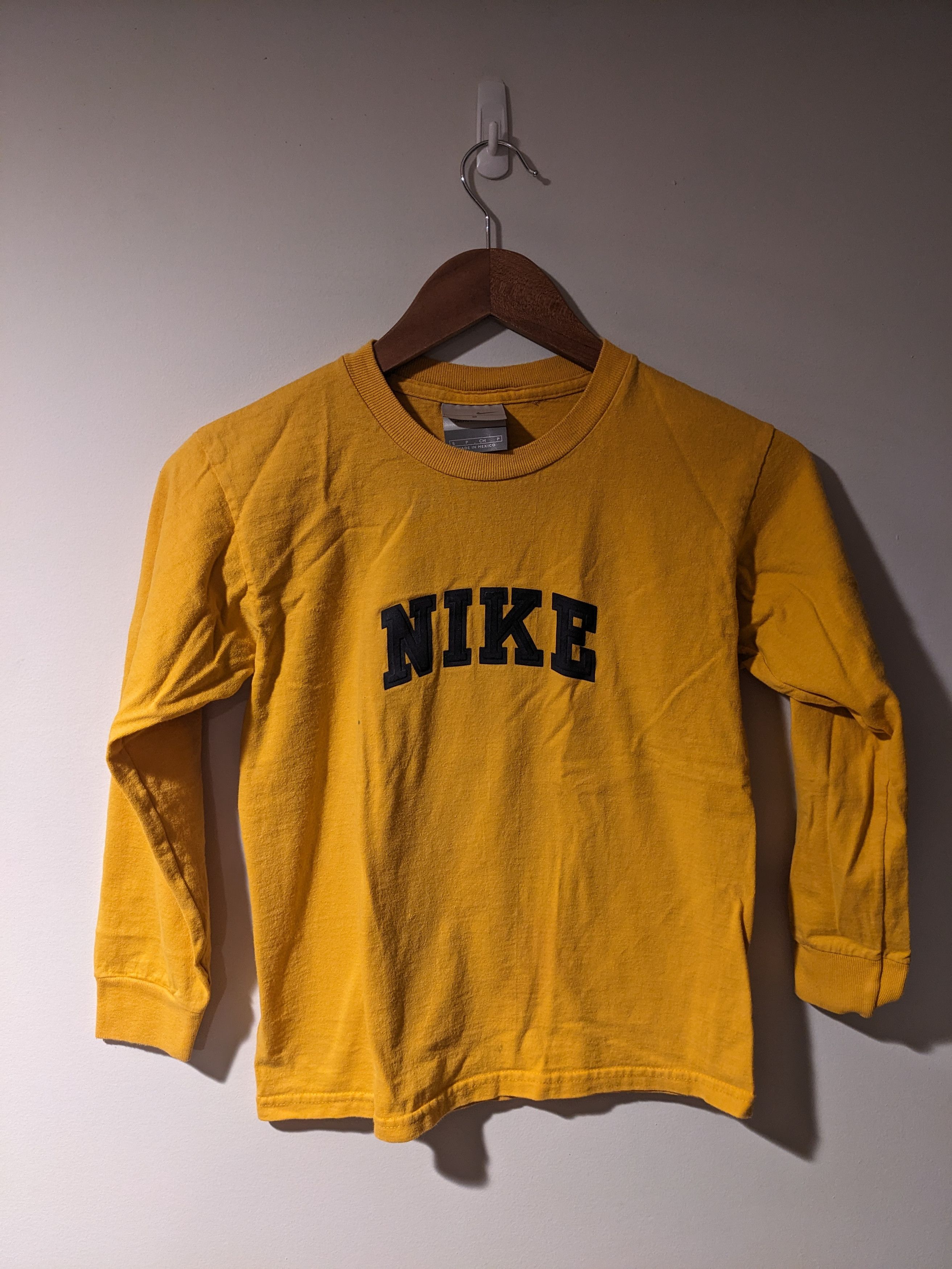 Nike × Vintage Vintage Y2K Nike Spell Out YOUTH Yellow Long Sleeve T-Shirt Size US S / EU 44-46 / 1 - 1 Thumbnail